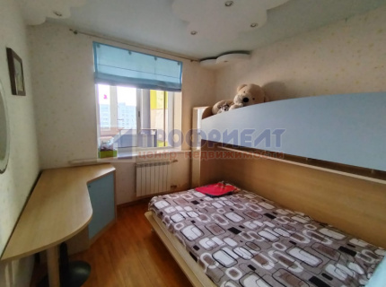 Продам четырехкомнатную (и более) квартиру